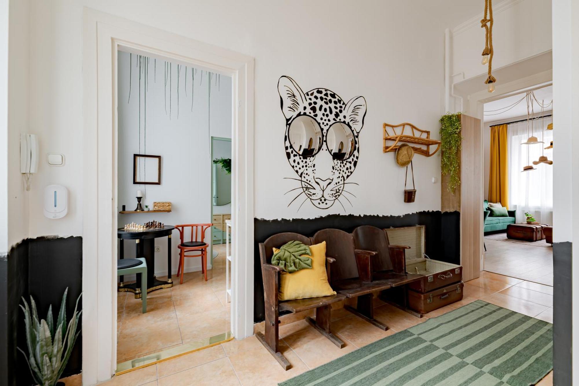 Jungle Aesthetics Downtown Apartman Aircon And Garage Parking Budapest Extérieur photo