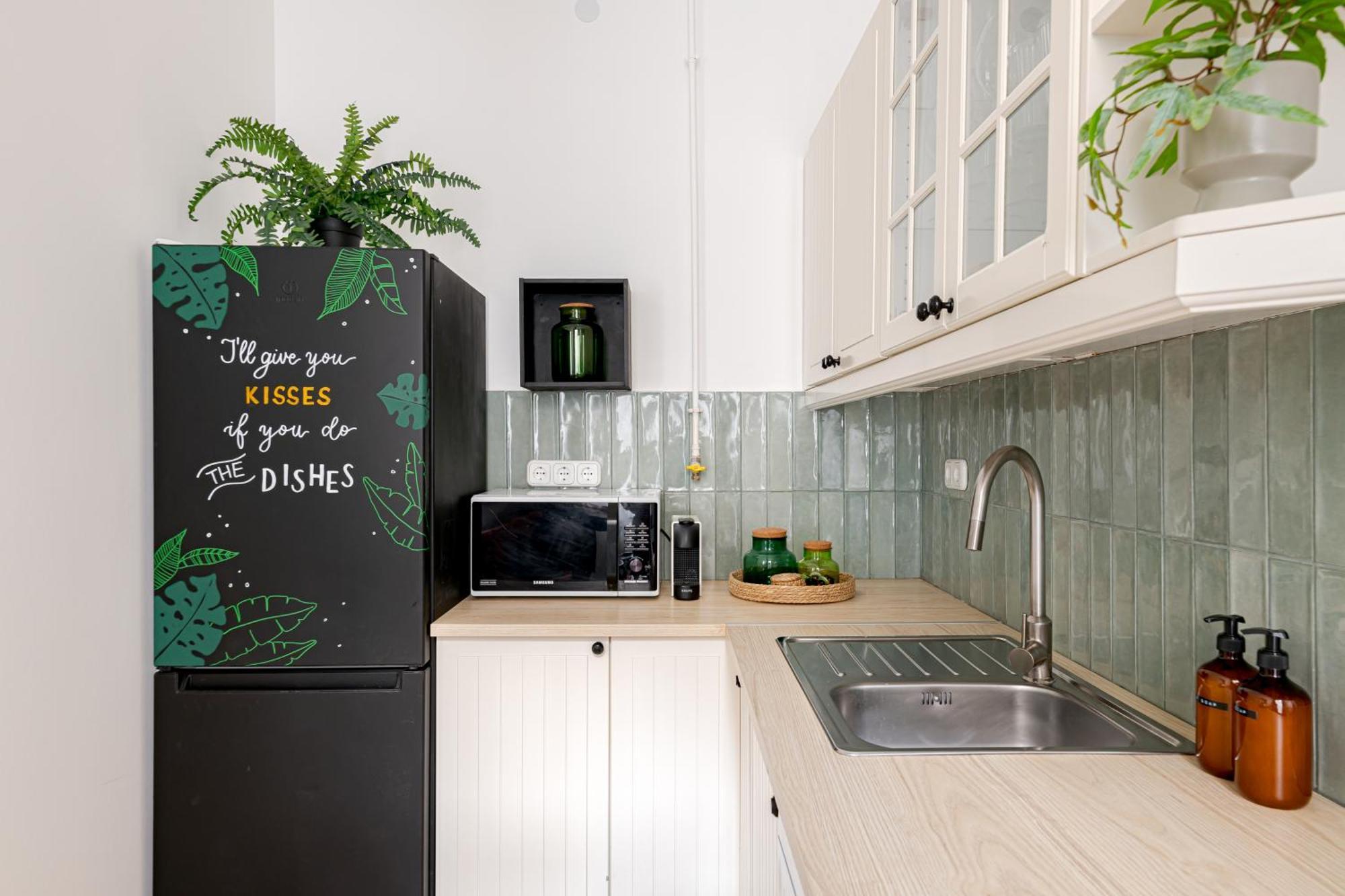Jungle Aesthetics Downtown Apartman Aircon And Garage Parking Budapest Extérieur photo