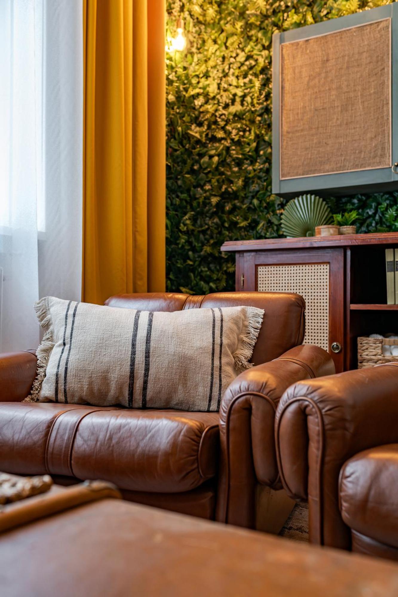 Jungle Aesthetics Downtown Apartman Aircon And Garage Parking Budapest Extérieur photo