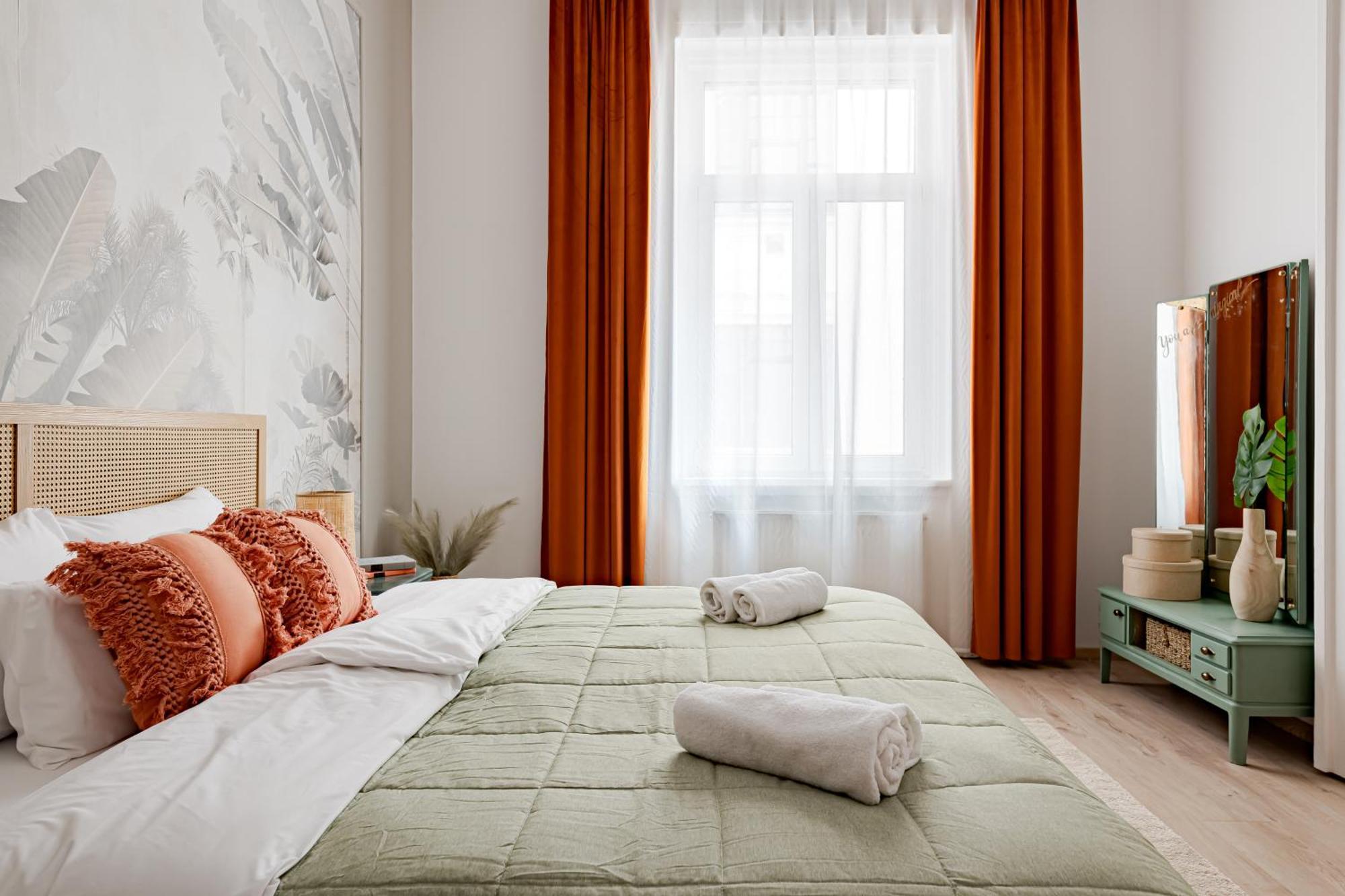 Jungle Aesthetics Downtown Apartman Aircon And Garage Parking Budapest Extérieur photo