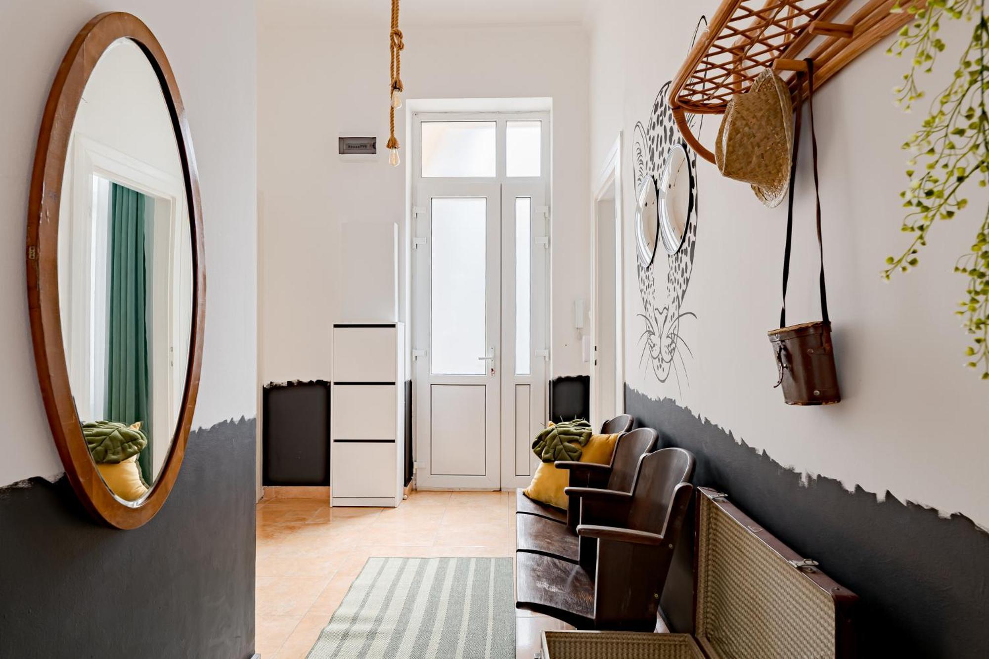 Jungle Aesthetics Downtown Apartman Aircon And Garage Parking Budapest Extérieur photo